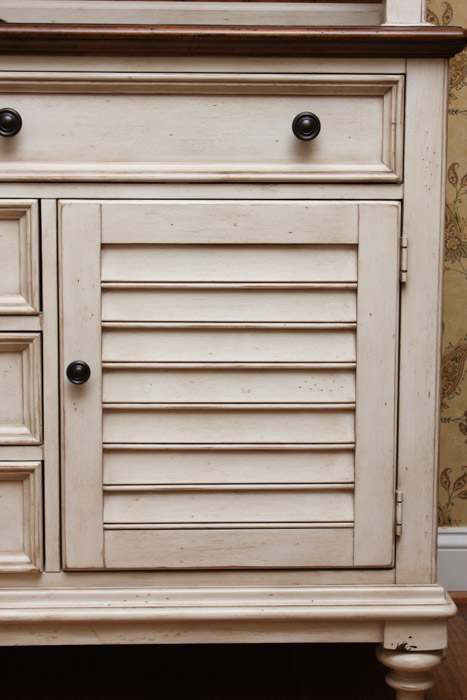 Havertys Southport Lighted Kitchen Hutch