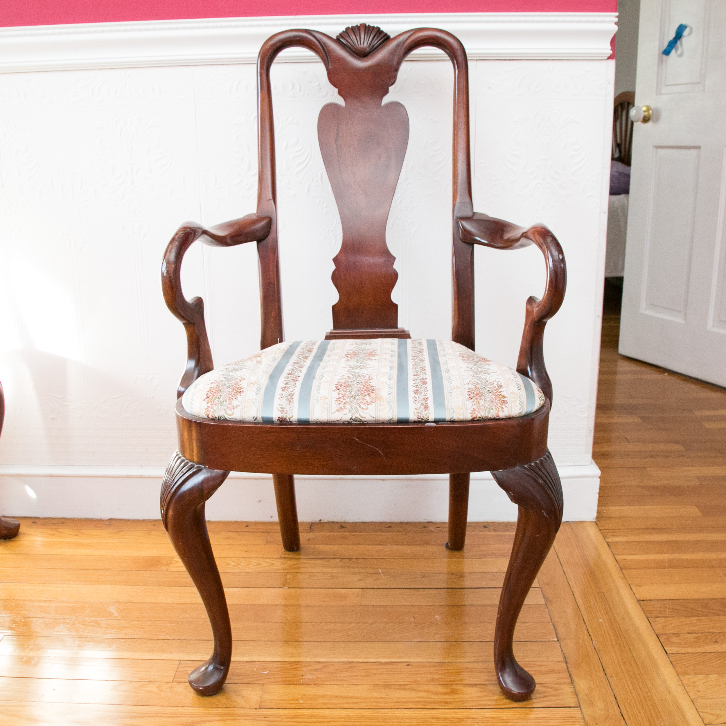 Queen Anne Style Chair Set