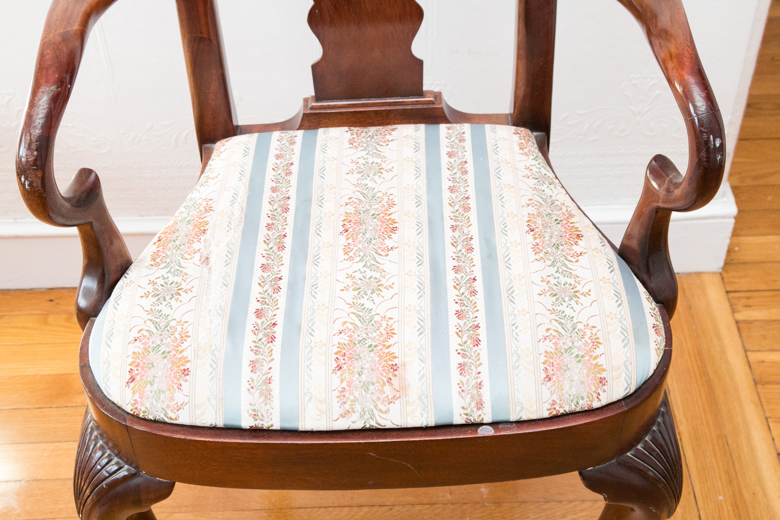 Queen Anne Style Chair Set