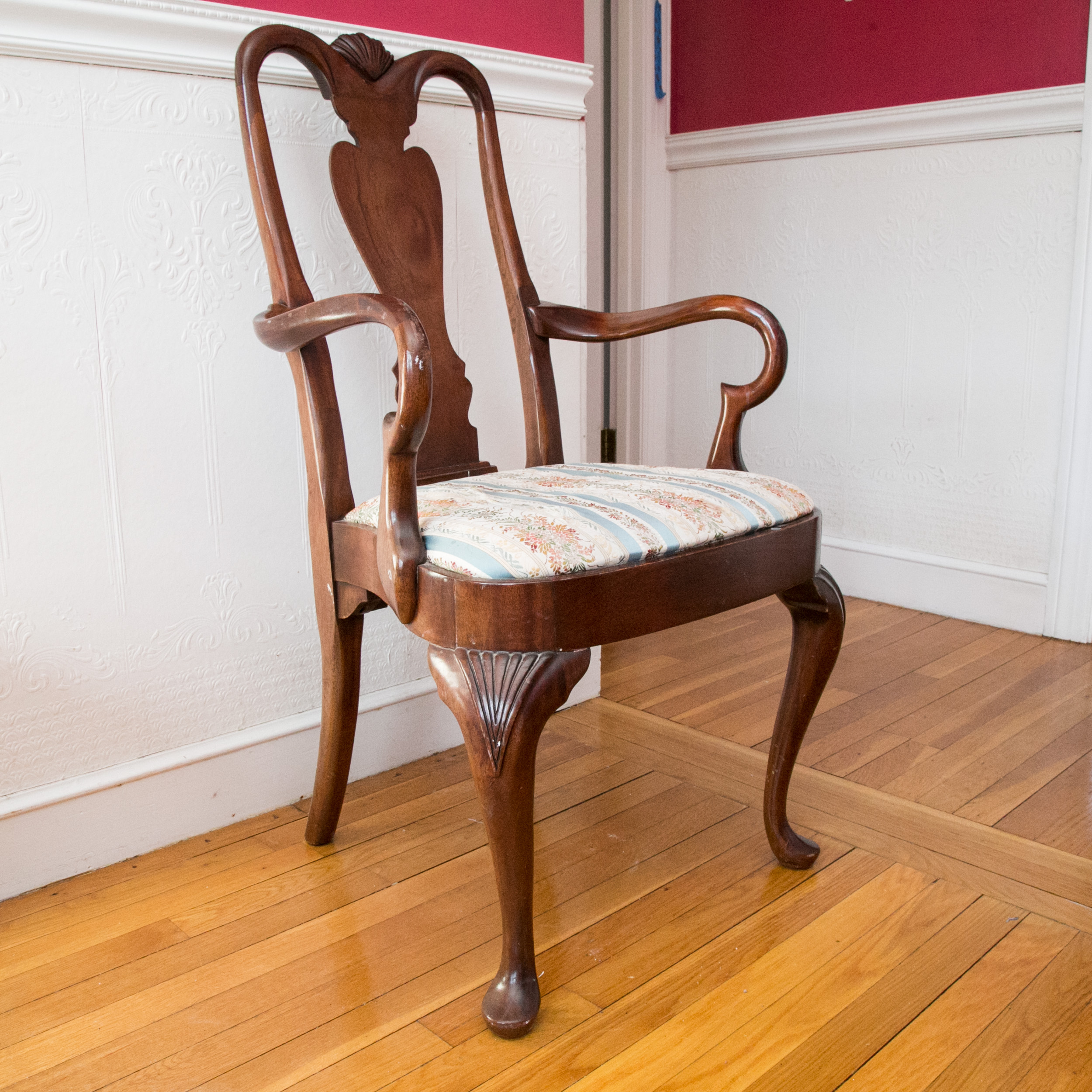 Queen Anne Style Chair Set