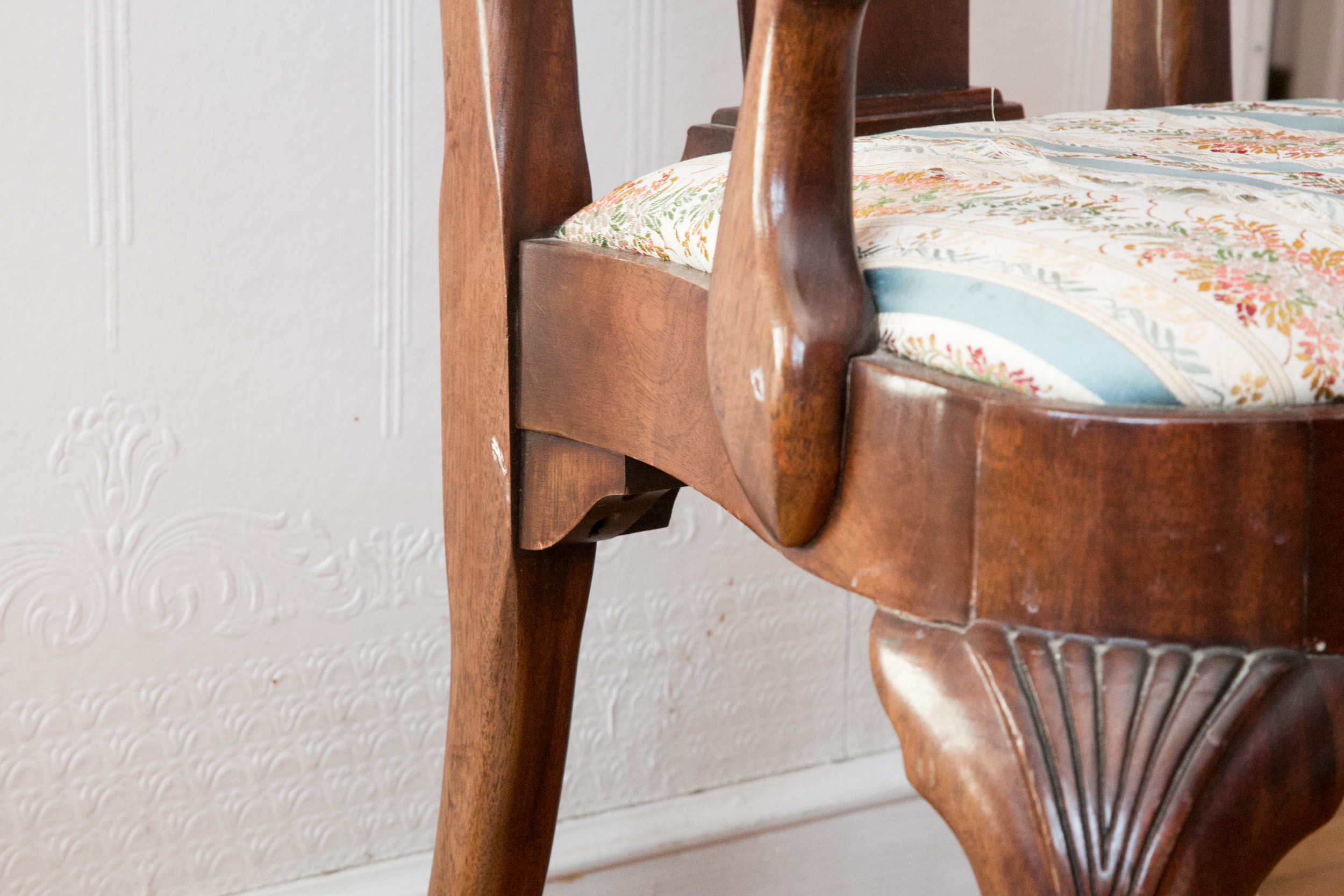 Queen Anne Style Chair Set