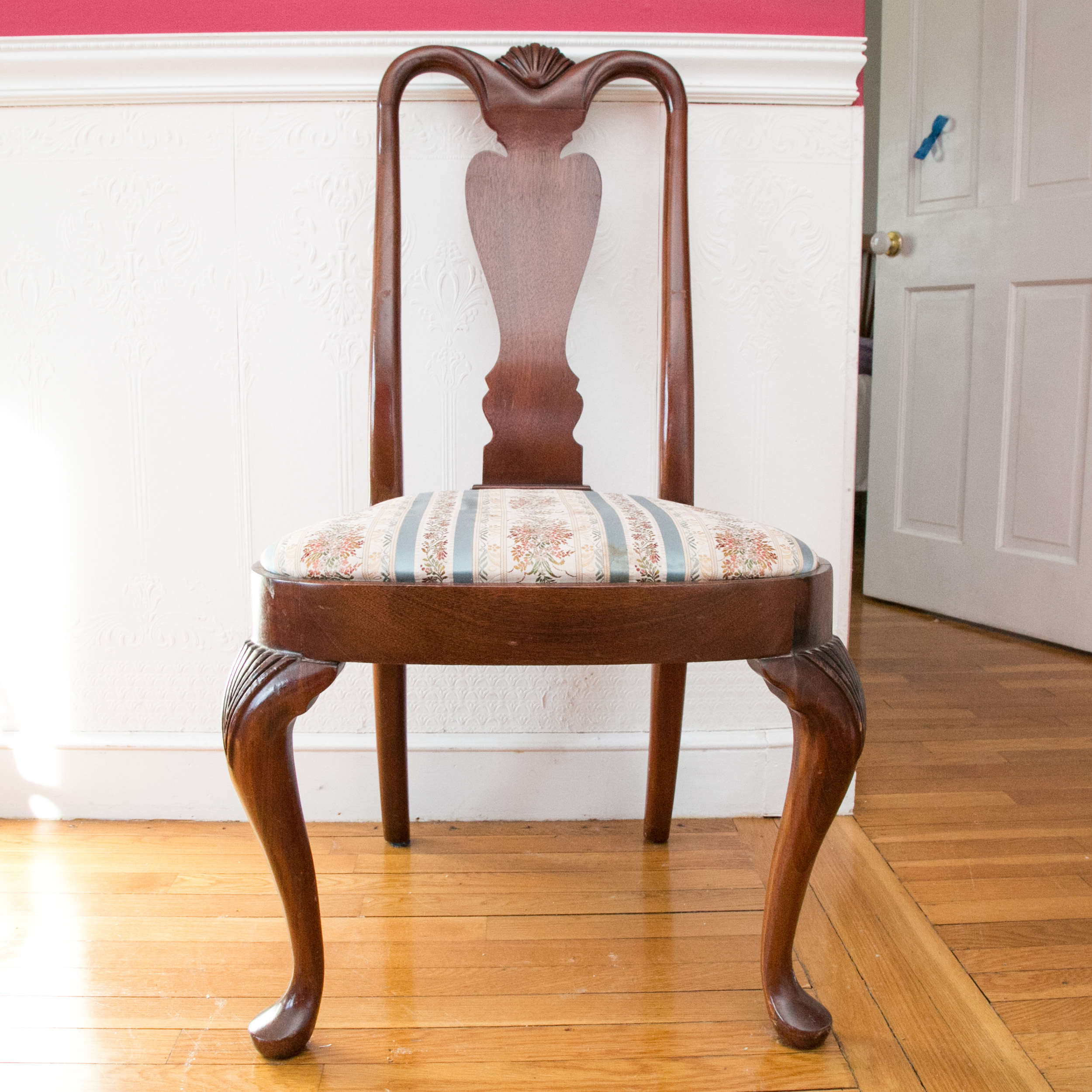 Queen Anne Style Chair Set