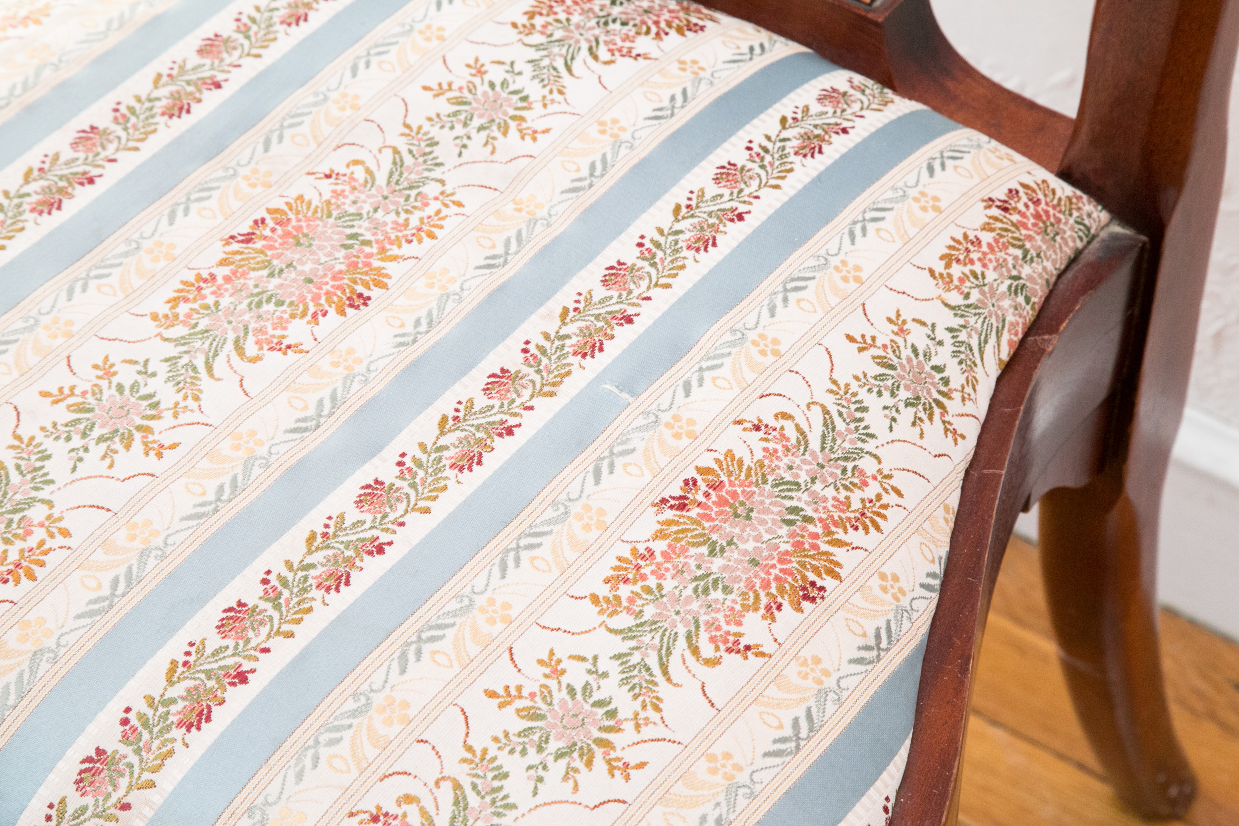 Queen Anne Style Chair Set