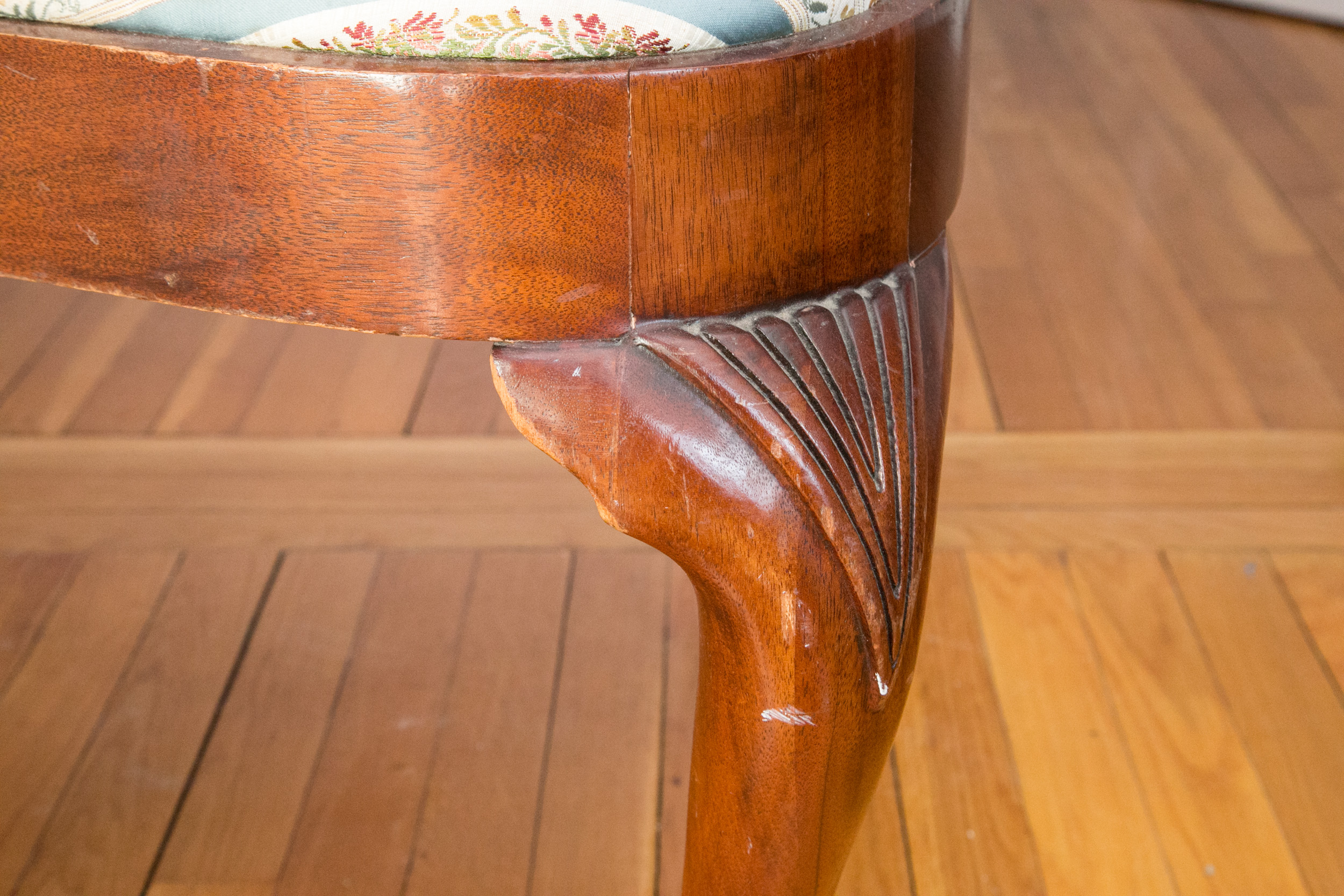 Queen Anne Style Chair Set