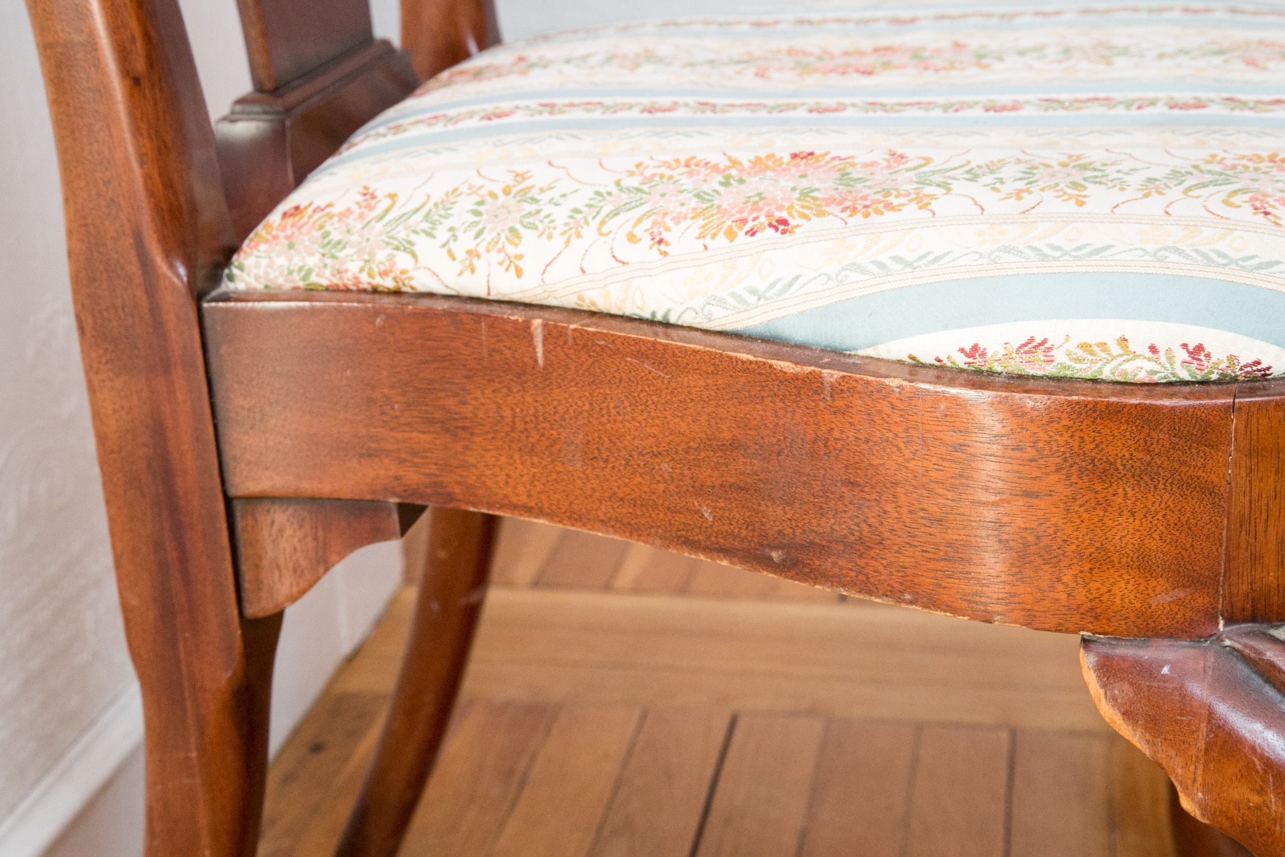 Queen Anne Style Chair Set