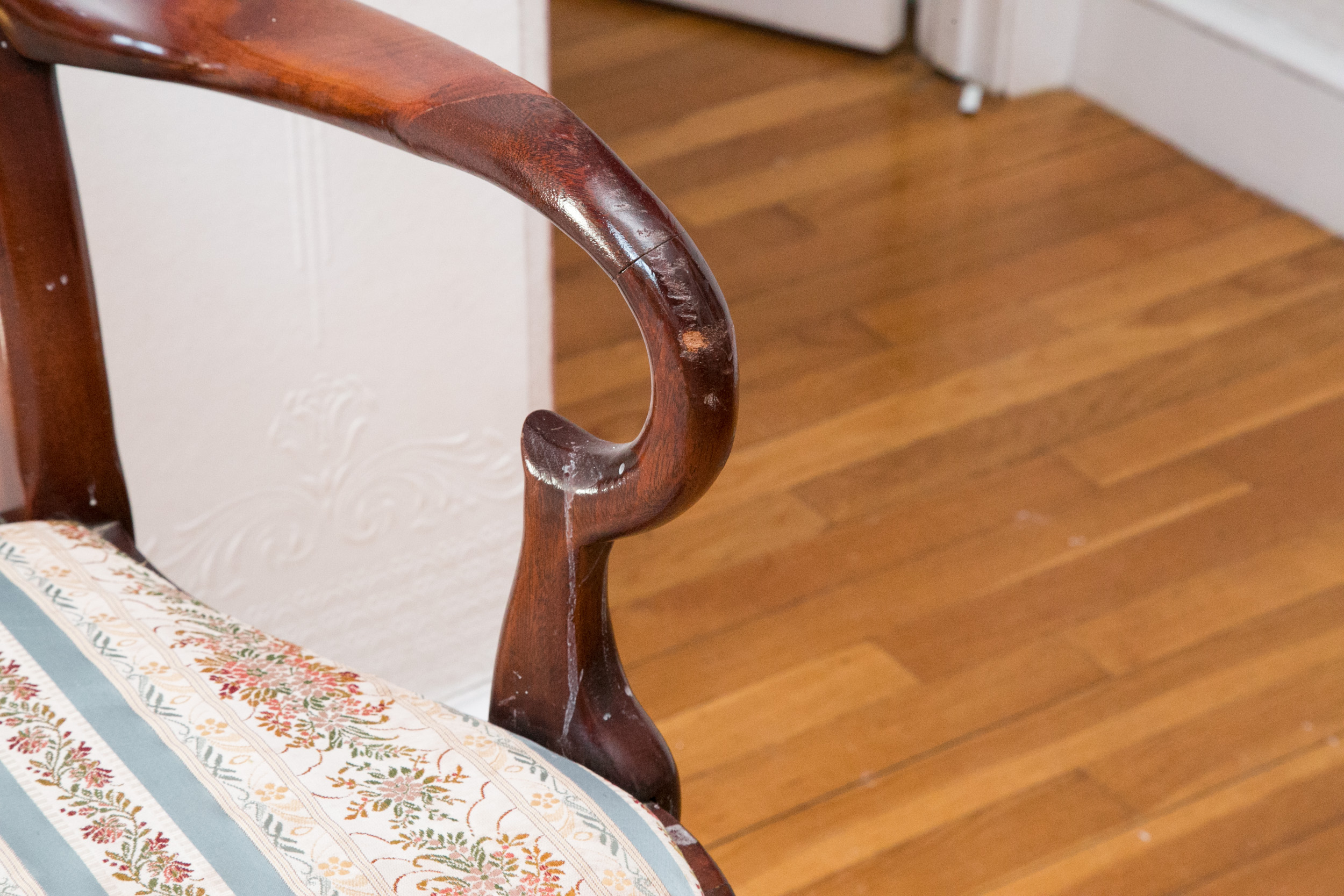 Queen Anne Style Chair Set