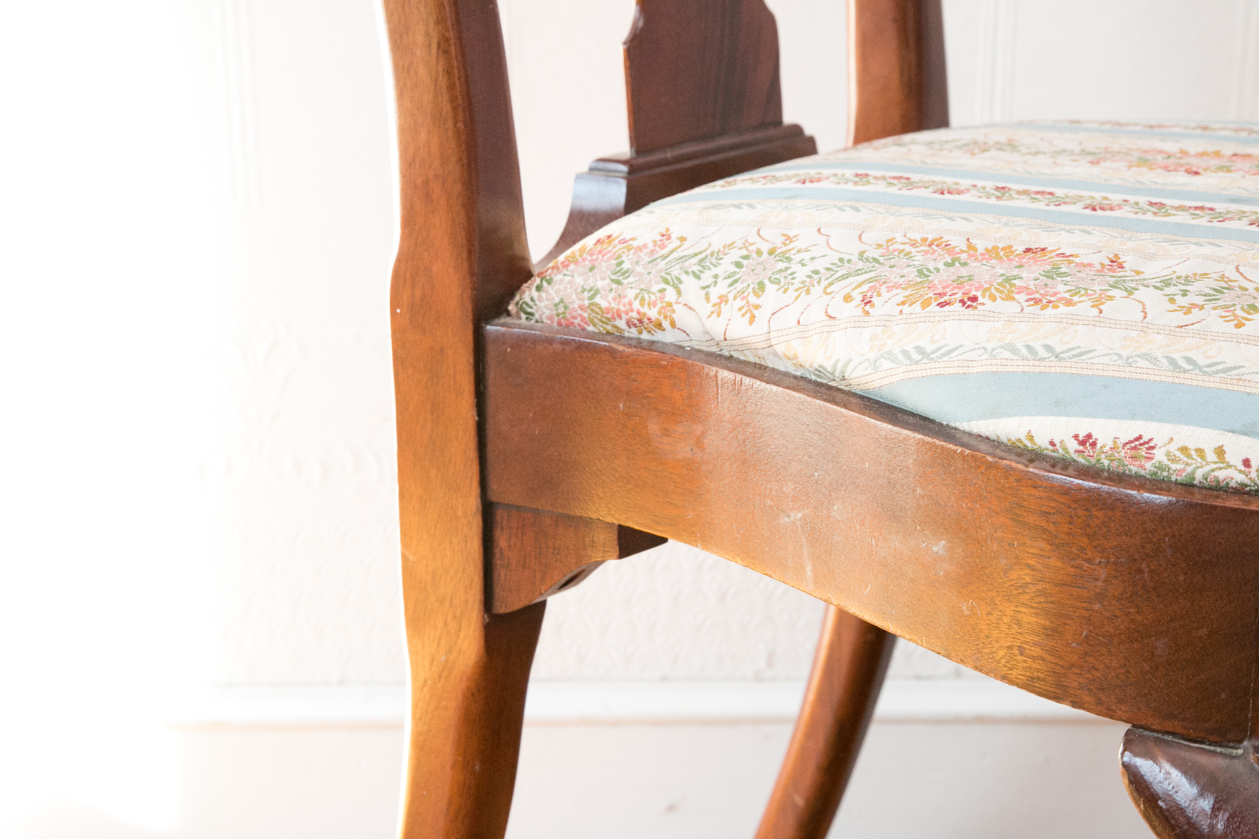 Queen Anne Style Chair Set