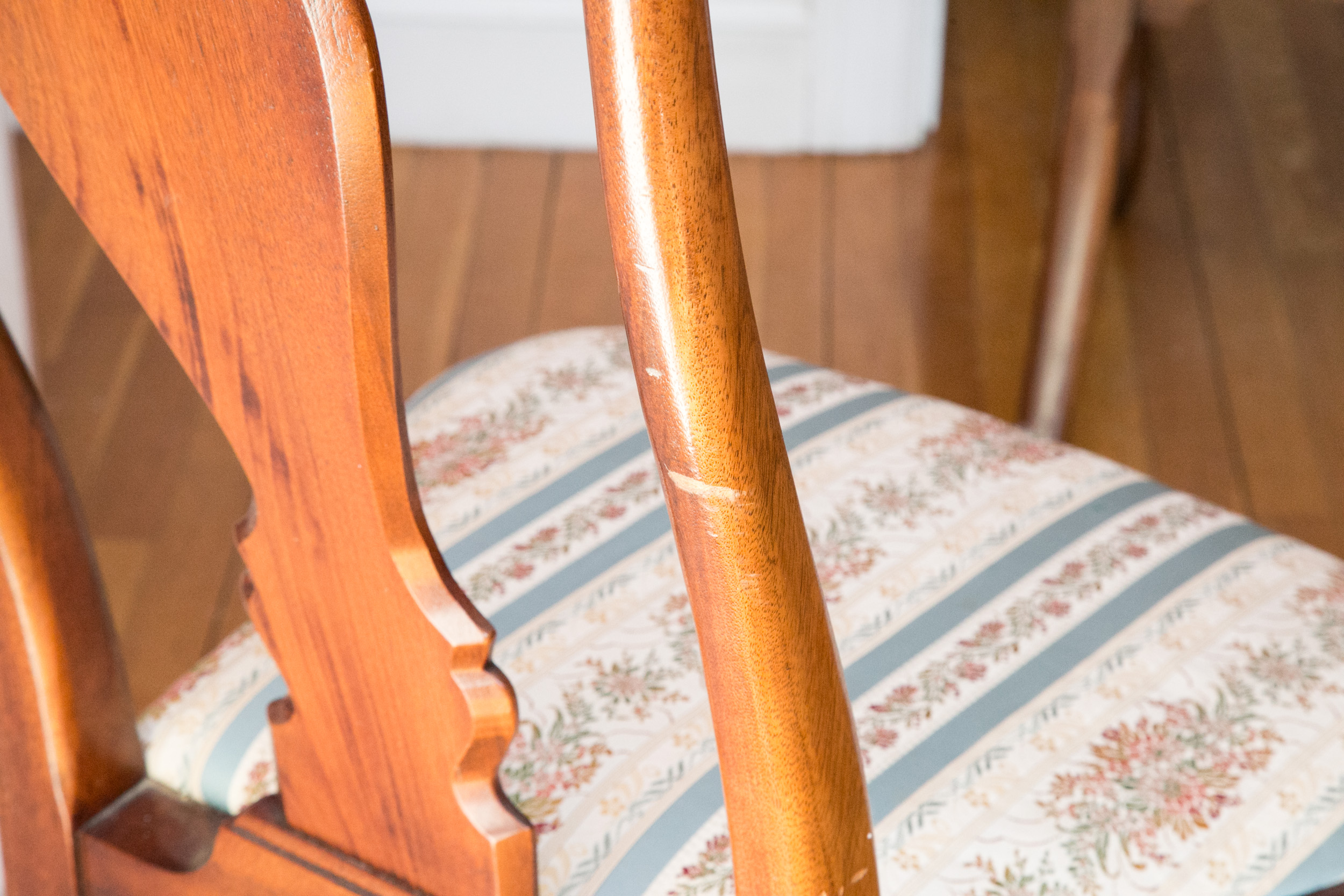 Queen Anne Style Chair Set