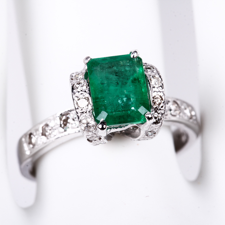 18K White Gold, Emerald, and Diamond Ring