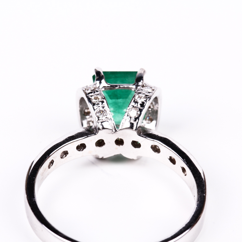 18K White Gold, Emerald, and Diamond Ring