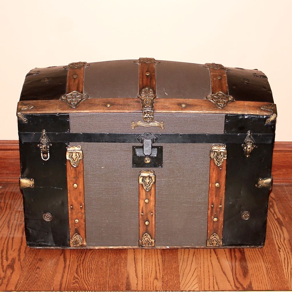 Vintage Barrel Top Trunk