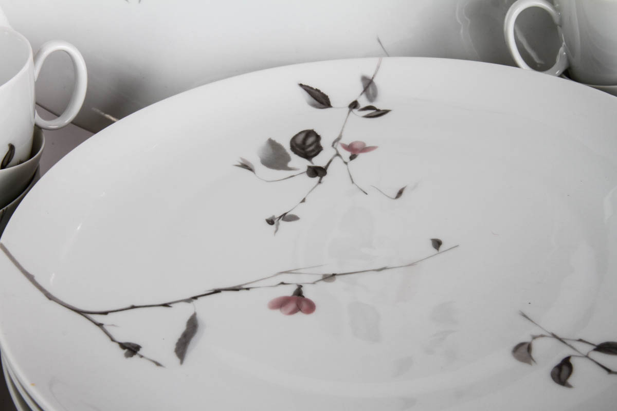 Continental China in the "Quince" Pattern