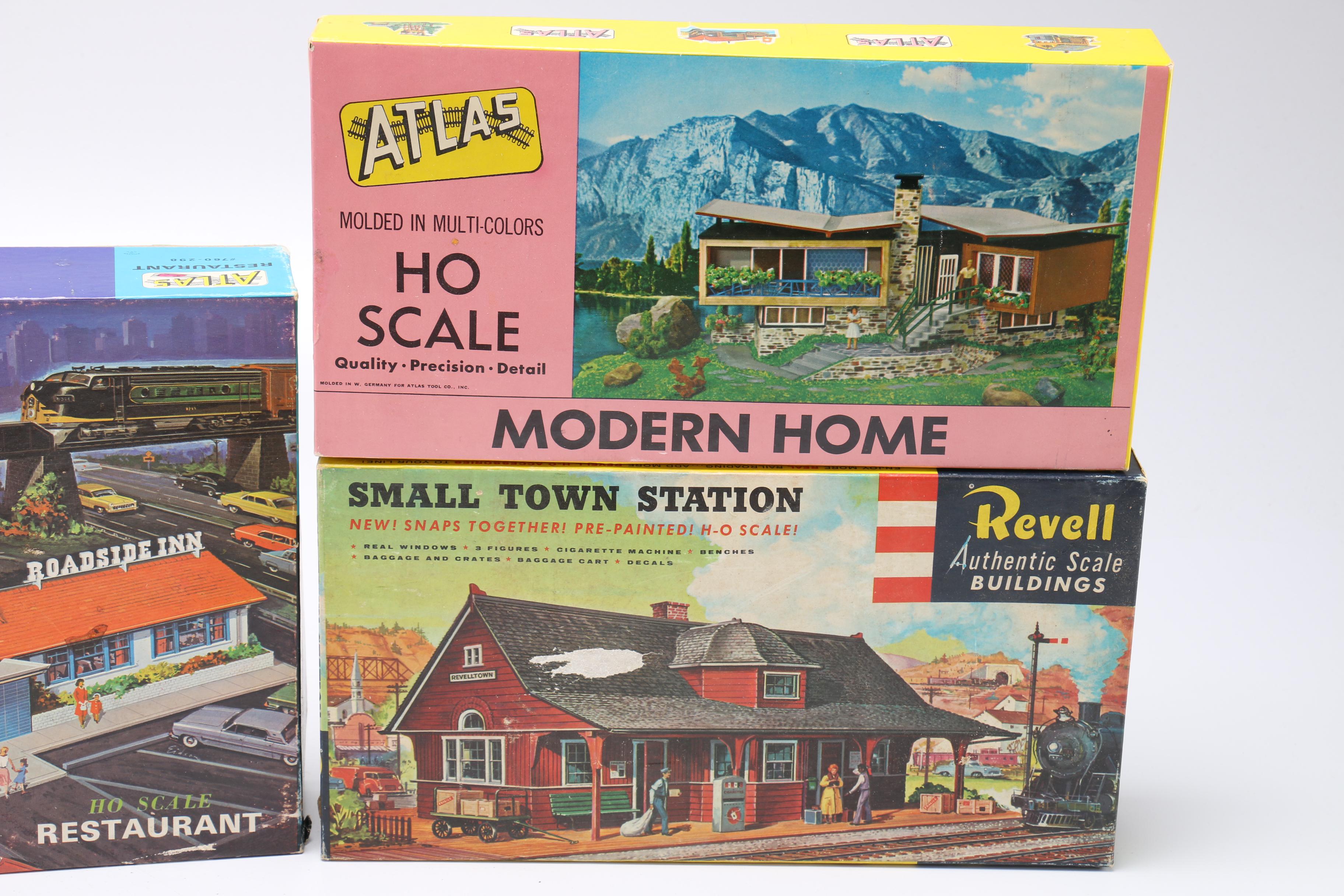 Ho Scale Village House And Train Collection