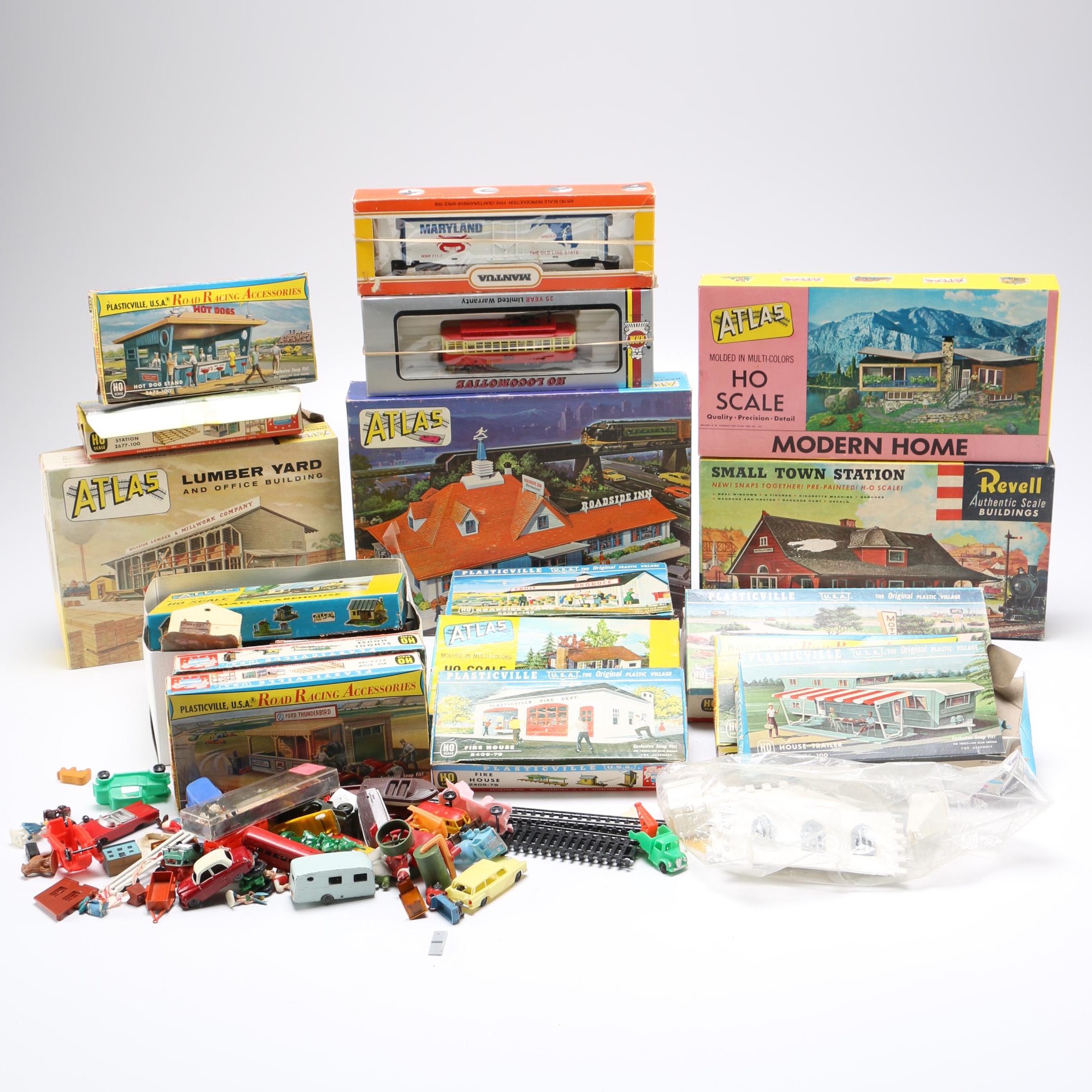 Ho Scale Village House And Train Collection