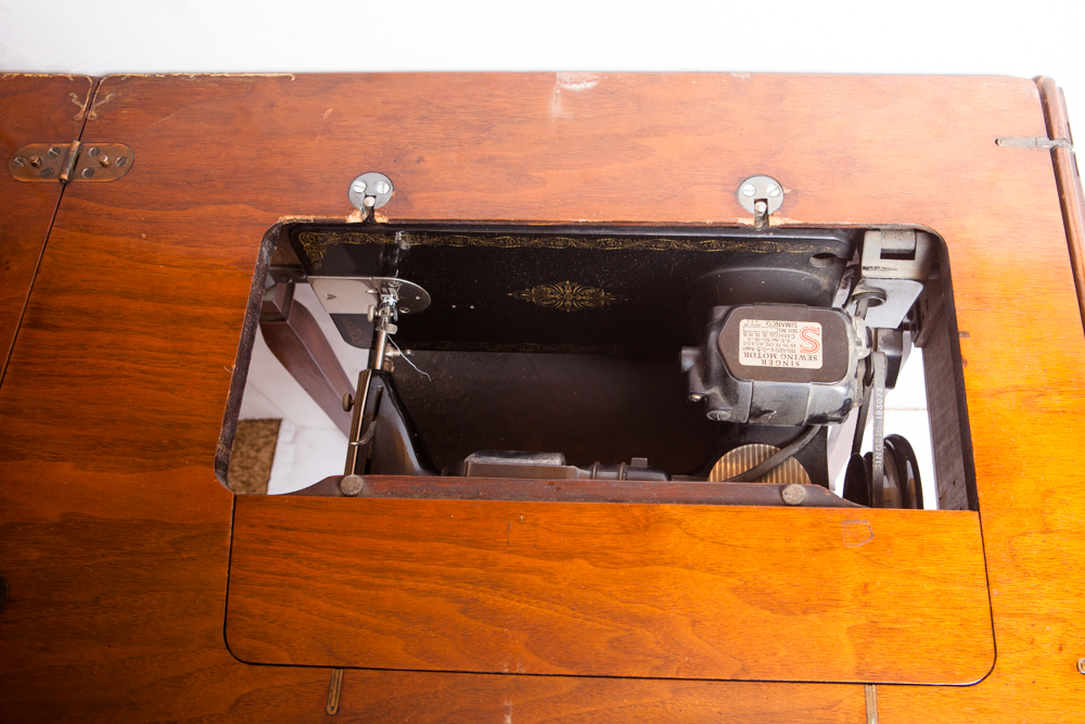 Vintage Singer Sewing Machine Table