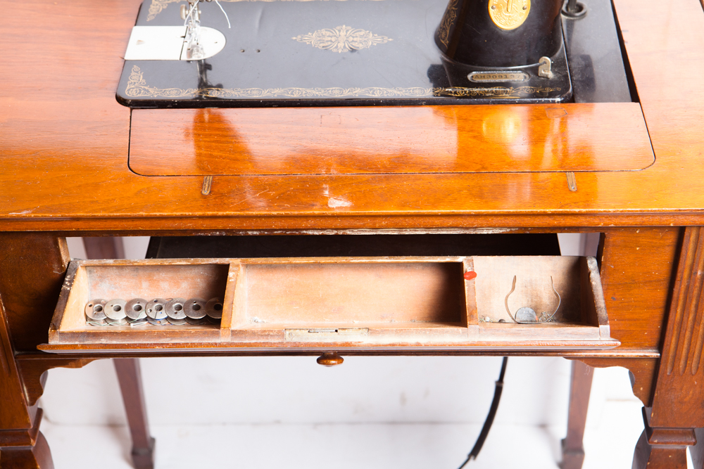 Vintage Singer Sewing Machine Table