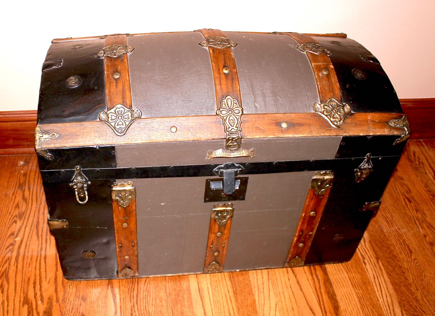 Vintage Barrel Top Trunk