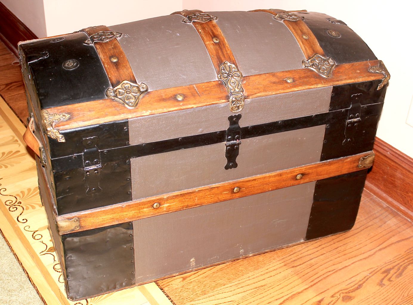 Vintage Barrel Top Trunk