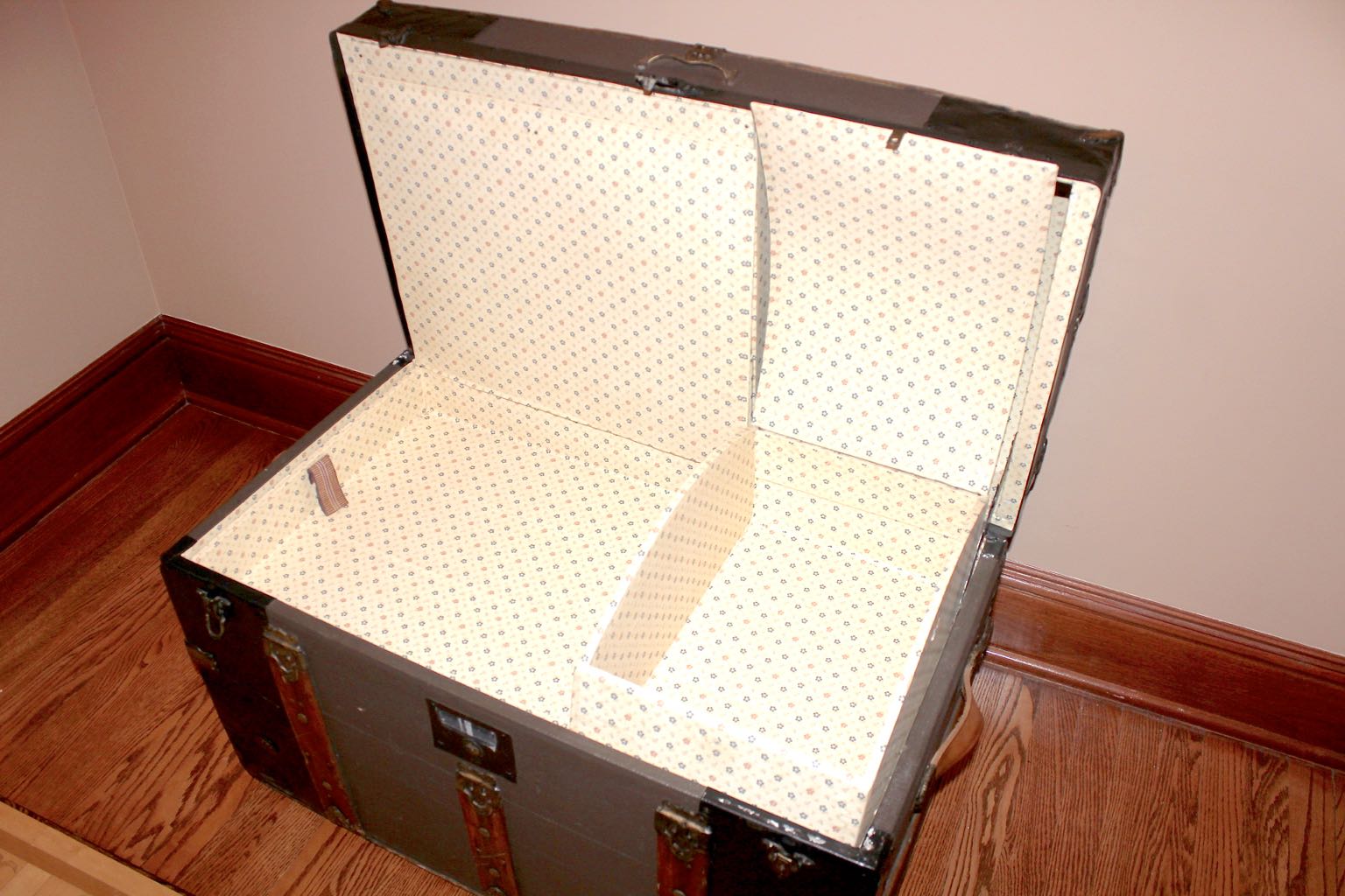 Vintage Barrel Top Trunk