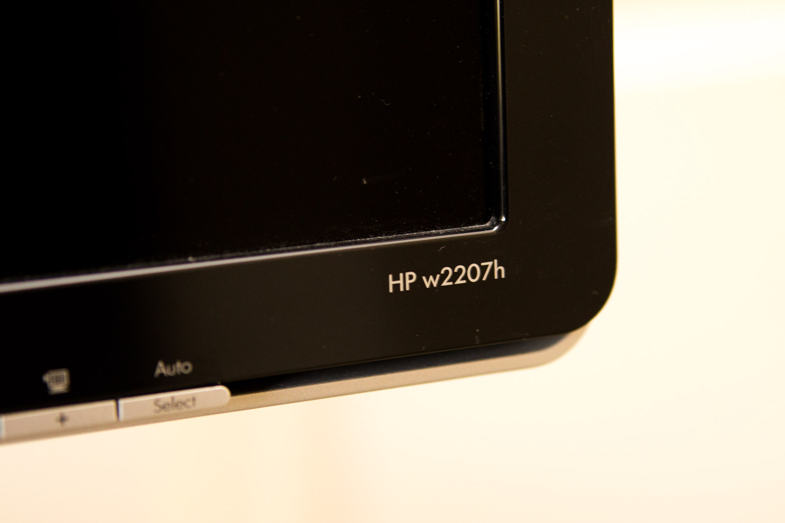 HP 22" Widescreen LCD Monitor and Harman/Kardon Speakers