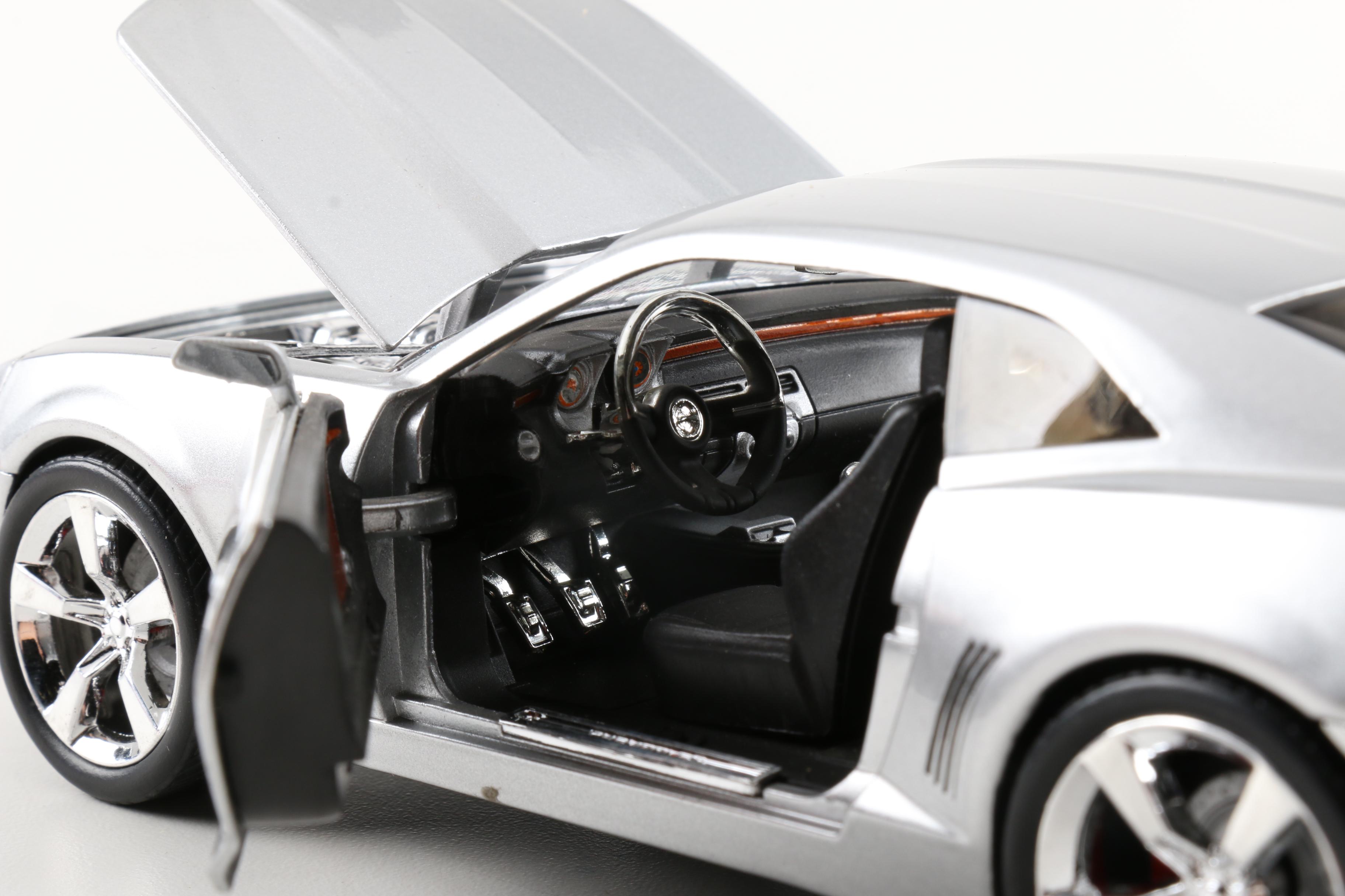 Chevrolet Camaro 1:24 Scale Diecast Car Collection