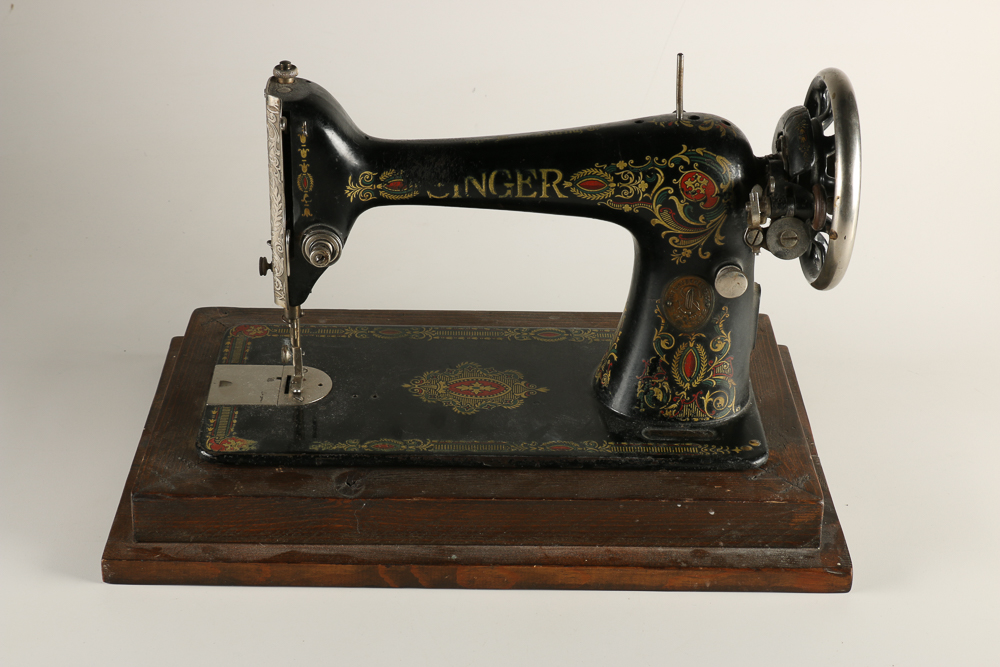 1920 Singer "Redeye" Sewing Machine