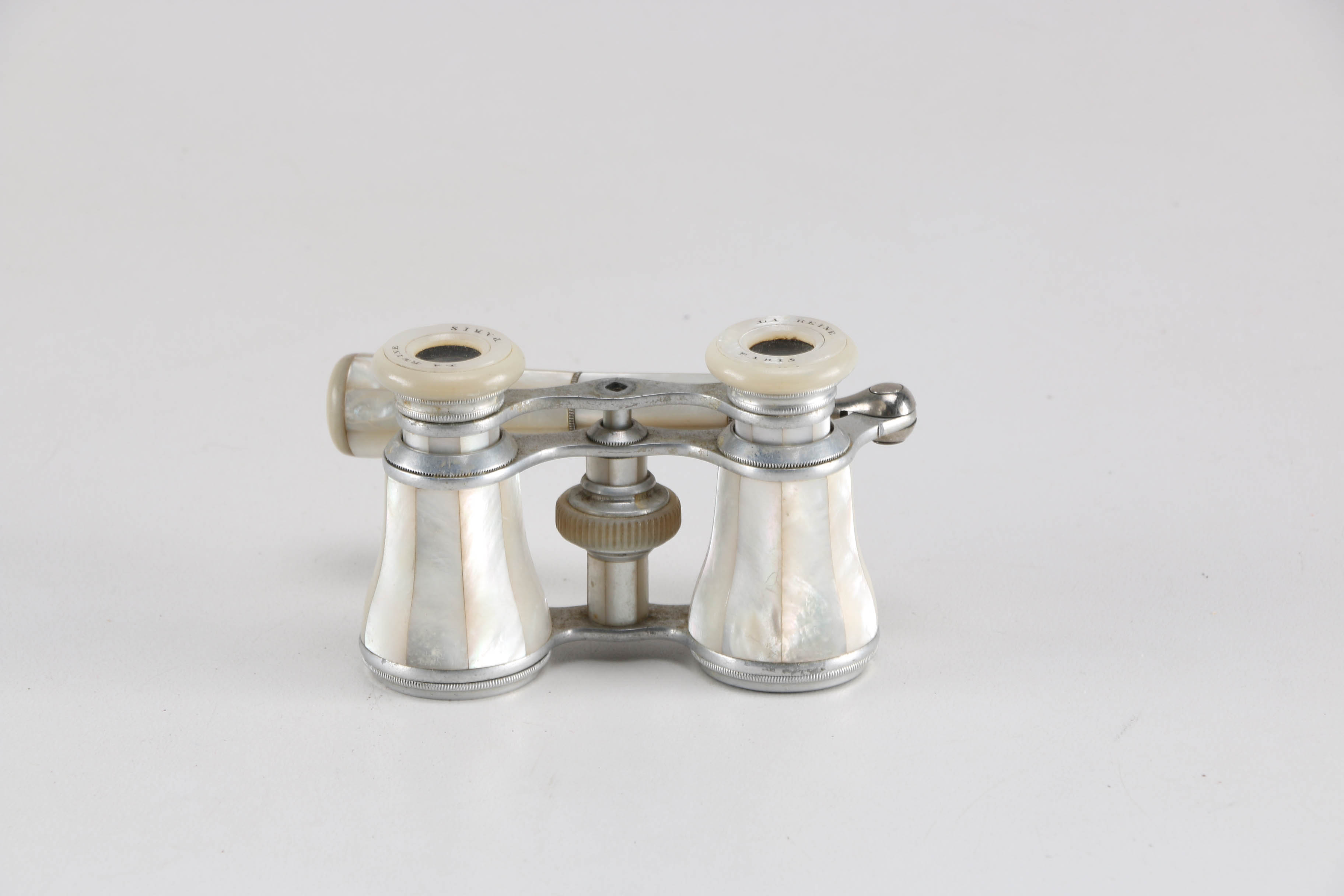 Antique La Reine Paris Mother of Pearl Opera Glasses