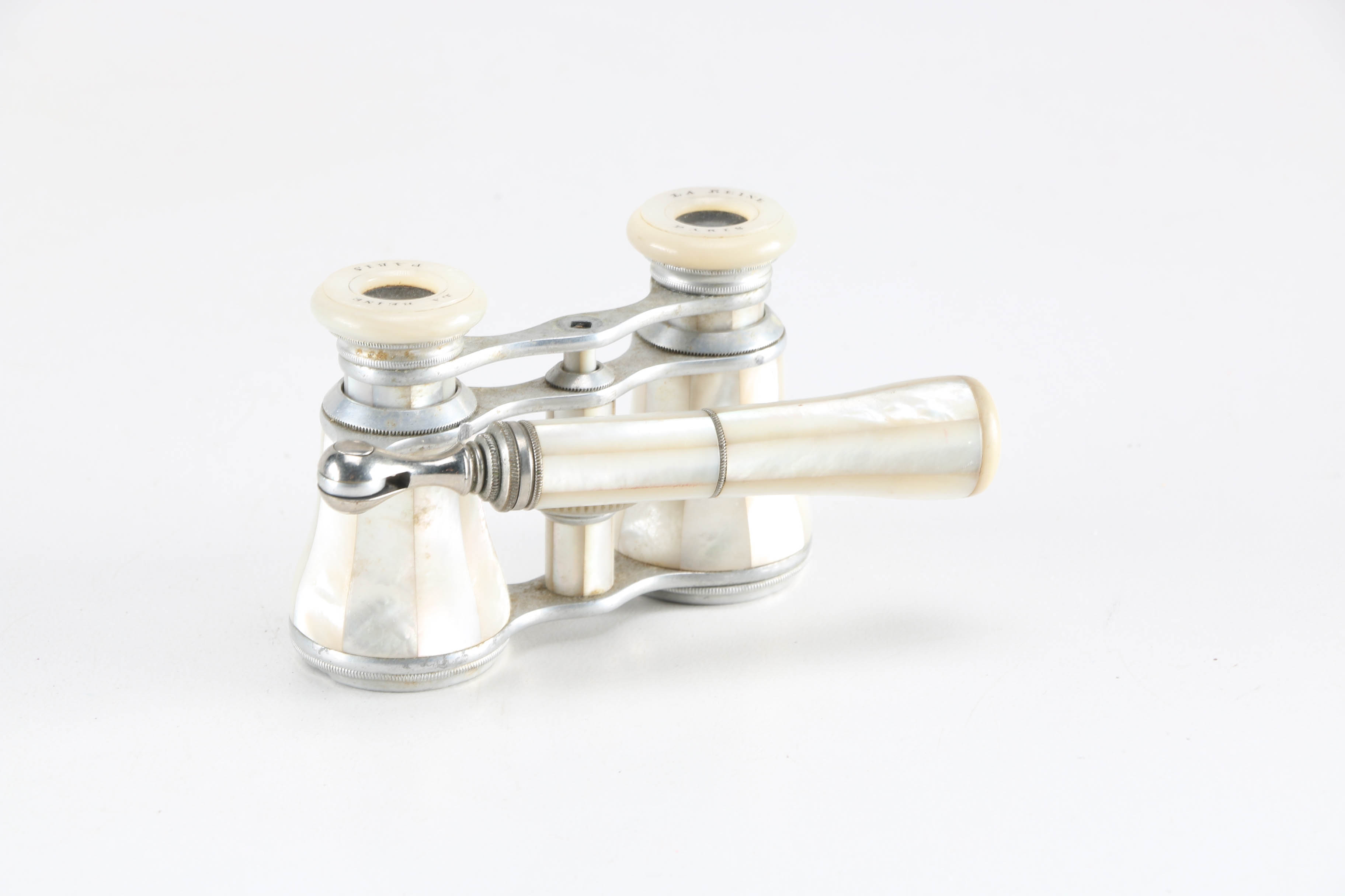 Antique La Reine Paris Mother of Pearl Opera Glasses