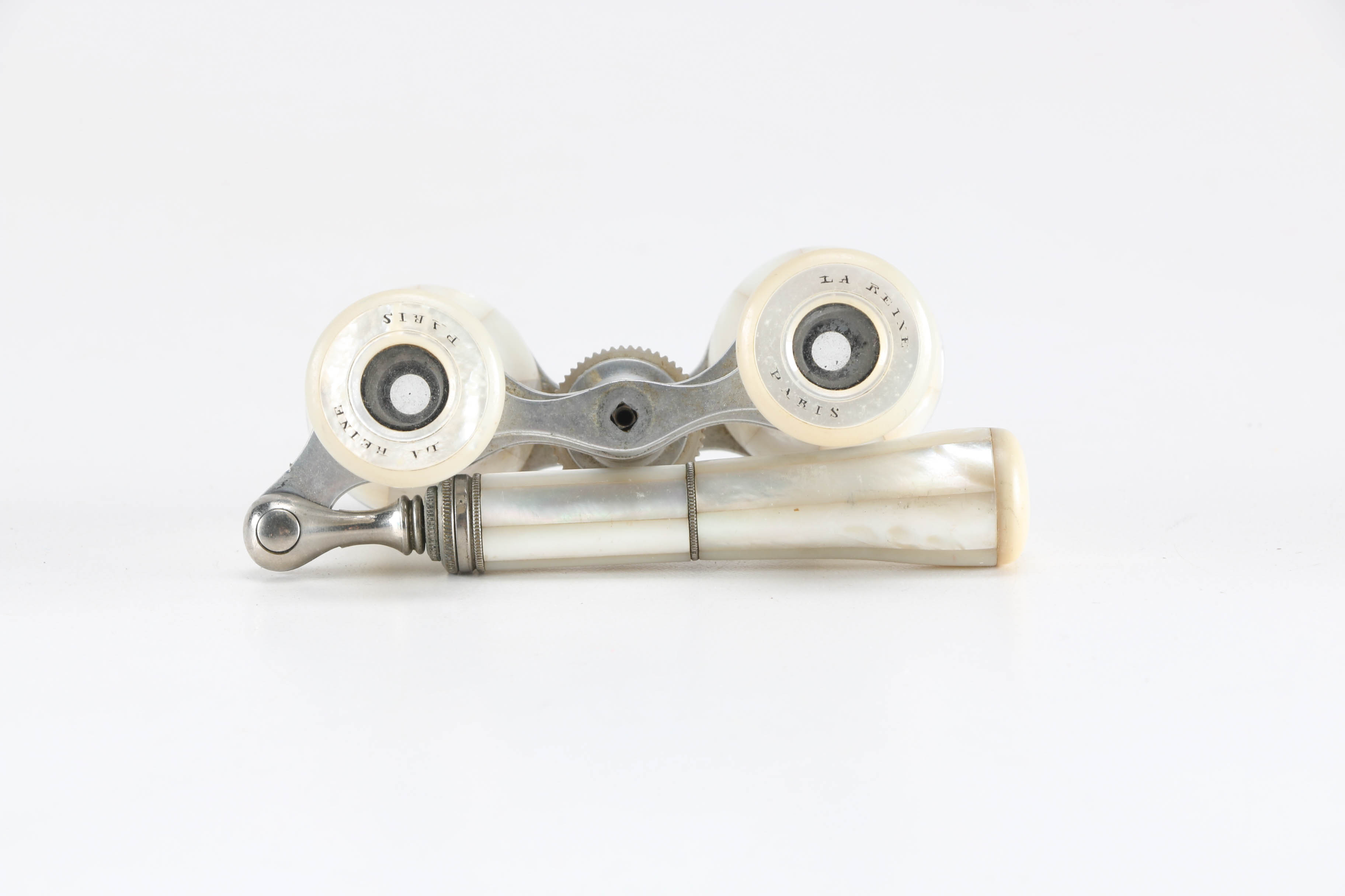 Antique La Reine Paris Mother of Pearl Opera Glasses