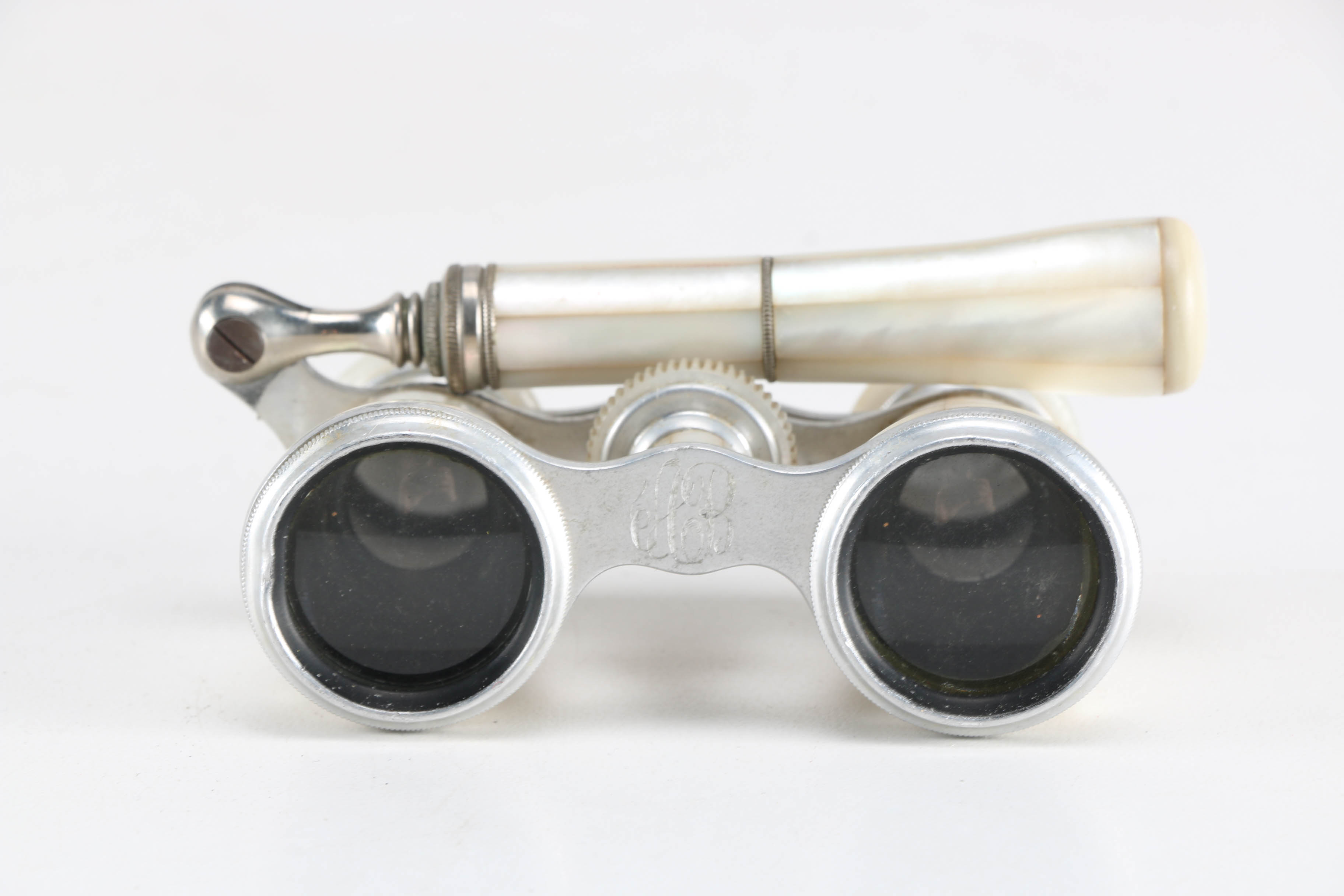 Antique La Reine Paris Mother of Pearl Opera Glasses