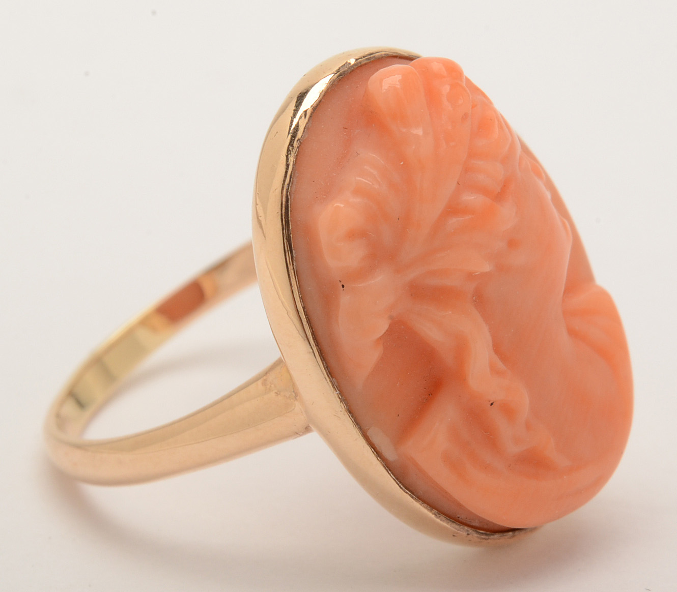 Vintage 10K Yellow Gold Carved Coral Cameo Ring