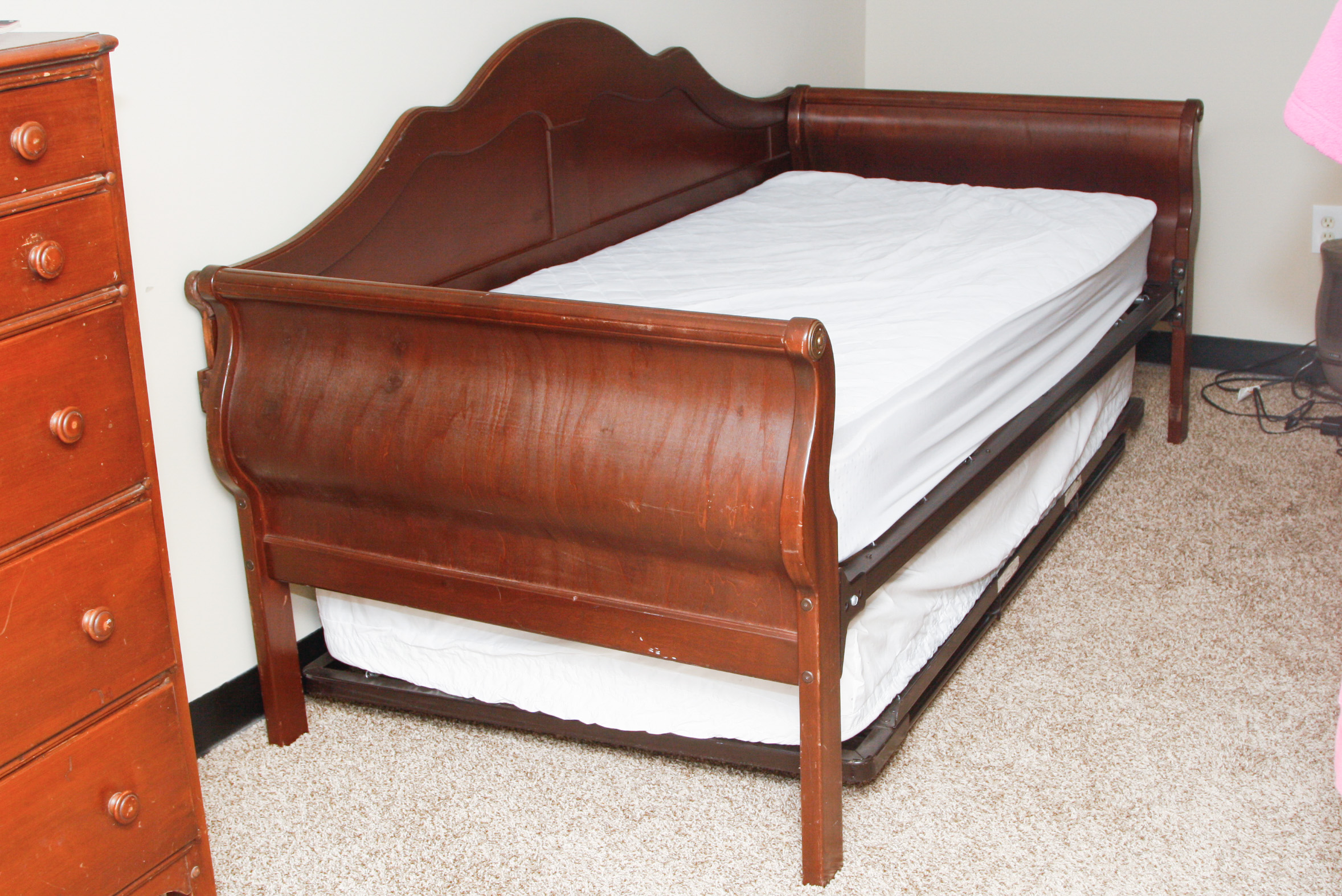 Sleigh Daybed With Trundle