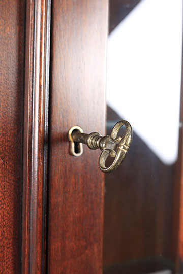 Henkle Harris Chippendale Style Mahogany Breakfront China Cabinet