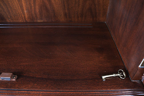 Henkle Harris Chippendale Style Mahogany Breakfront China Cabinet