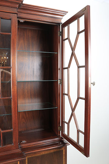 Henkle Harris Chippendale Style Mahogany Breakfront China Cabinet