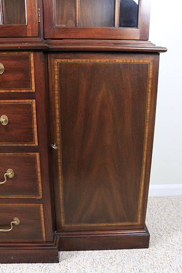 Henkle Harris Chippendale Style Mahogany Breakfront China Cabinet