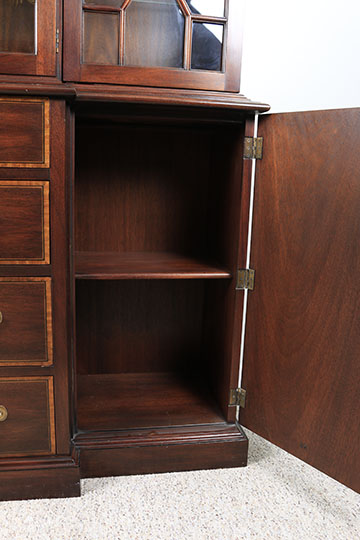 Henkle Harris Chippendale Style Mahogany Breakfront China Cabinet