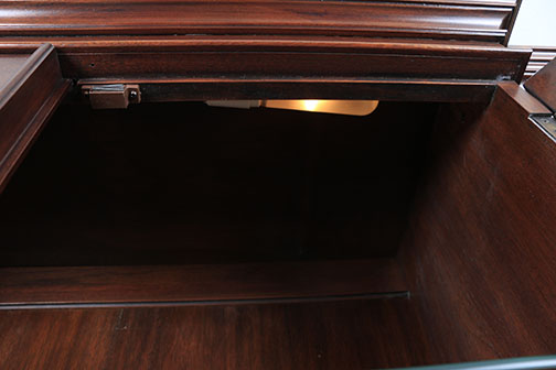 Henkle Harris Chippendale Style Mahogany Breakfront China Cabinet