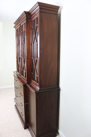Henkle Harris Chippendale Style Mahogany Breakfront China Cabinet