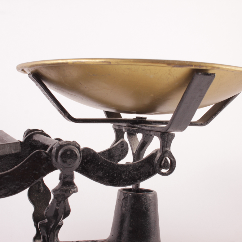 Vintage Cast Iron Scale