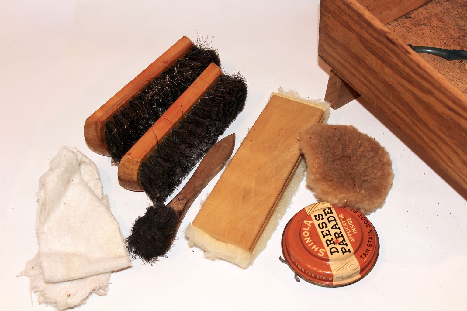 Vintage Griffin "Shinemaster" Oak Shoe Shine Box with Kit