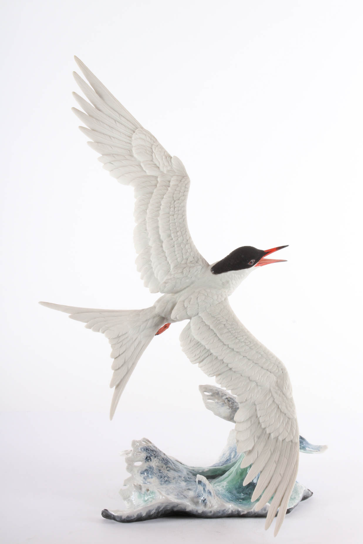 Boehm Limited Edition Porcelain Figurine "Forster's Tern On the Wing"
