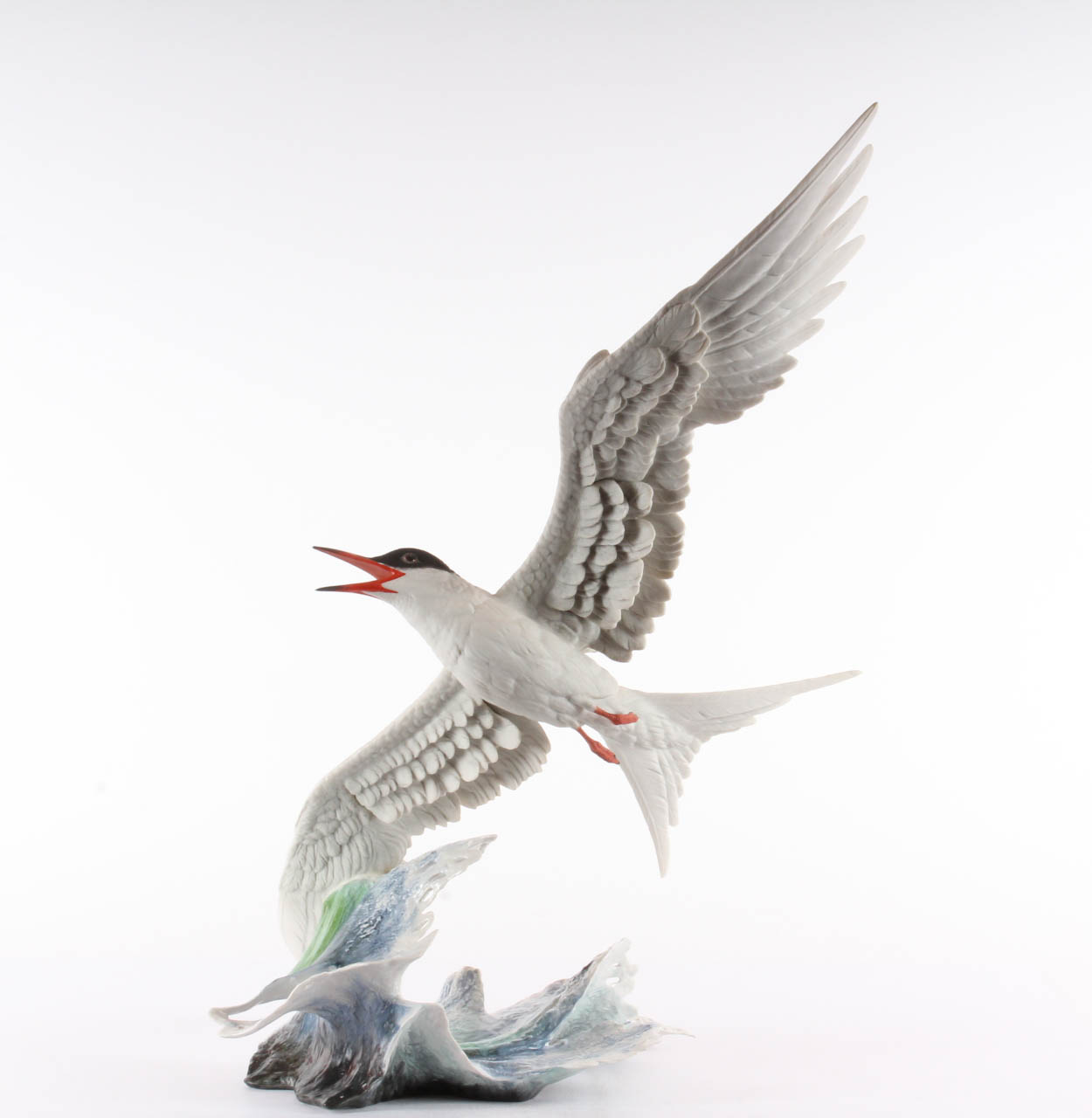 Boehm Limited Edition Porcelain Figurine "Forster's Tern On the Wing"