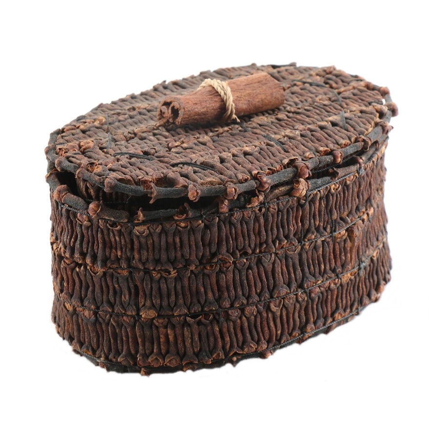 Woven Clove Basket With Lid