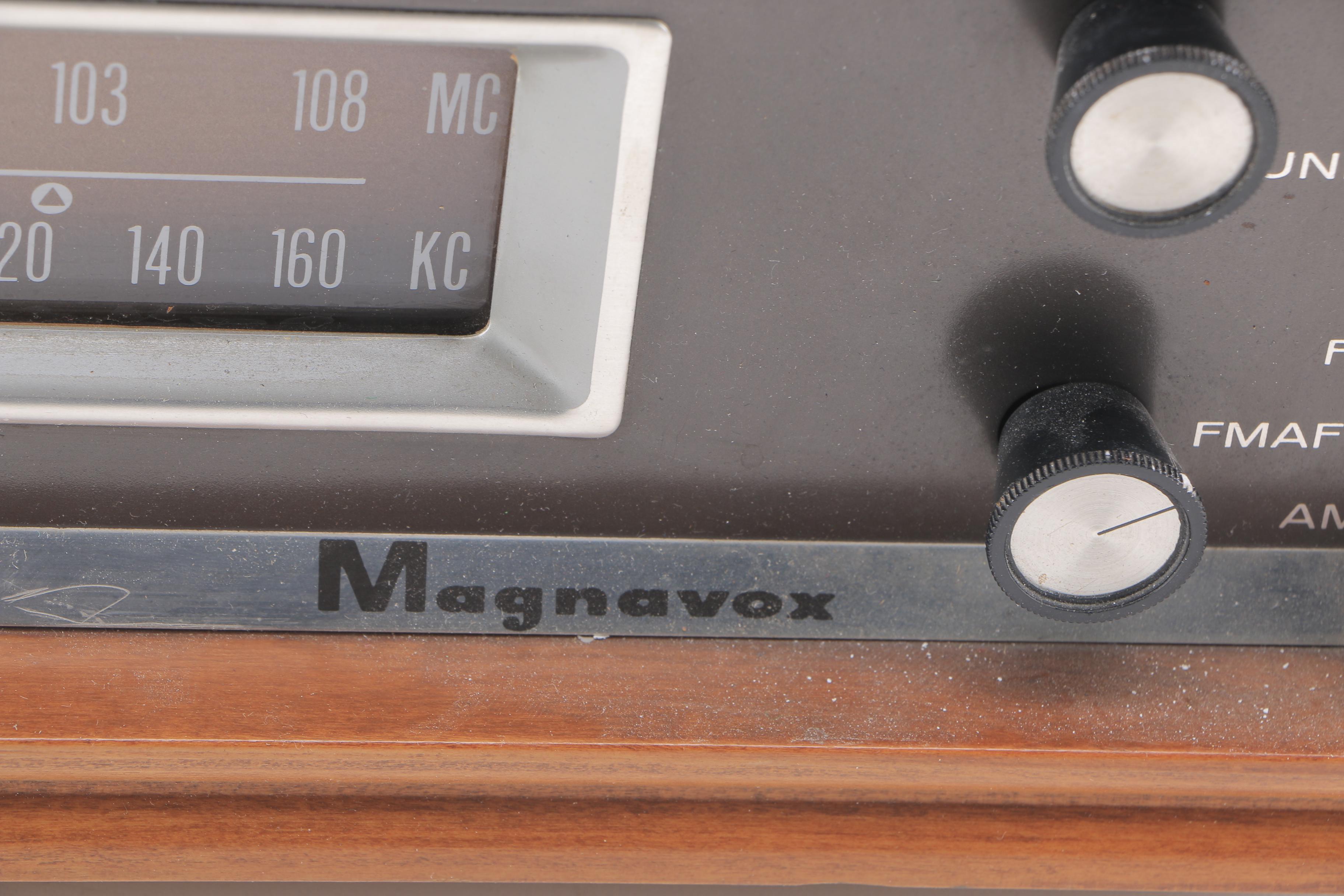 Vintage Magnavox Table Radio