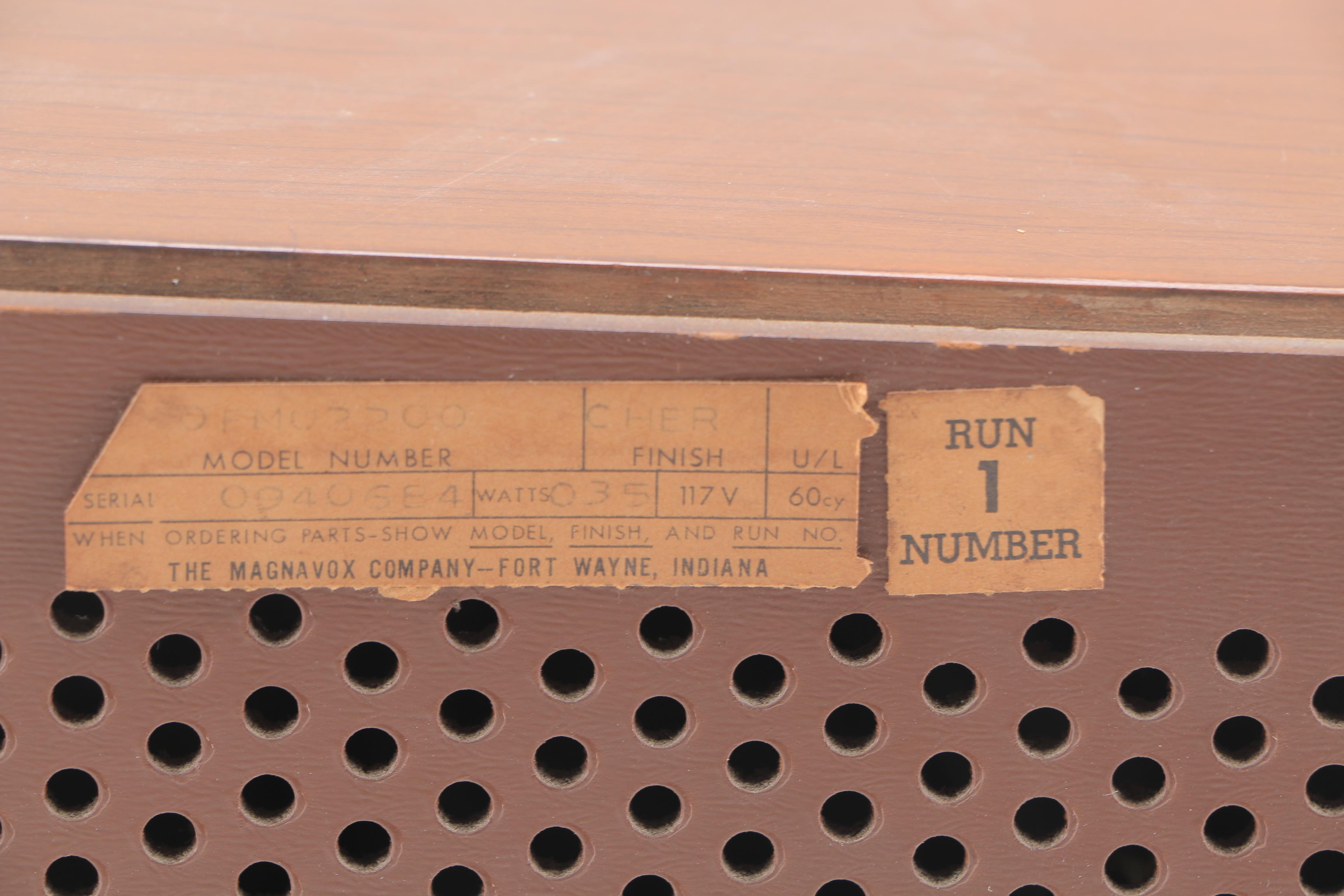 Vintage Magnavox Table Radio