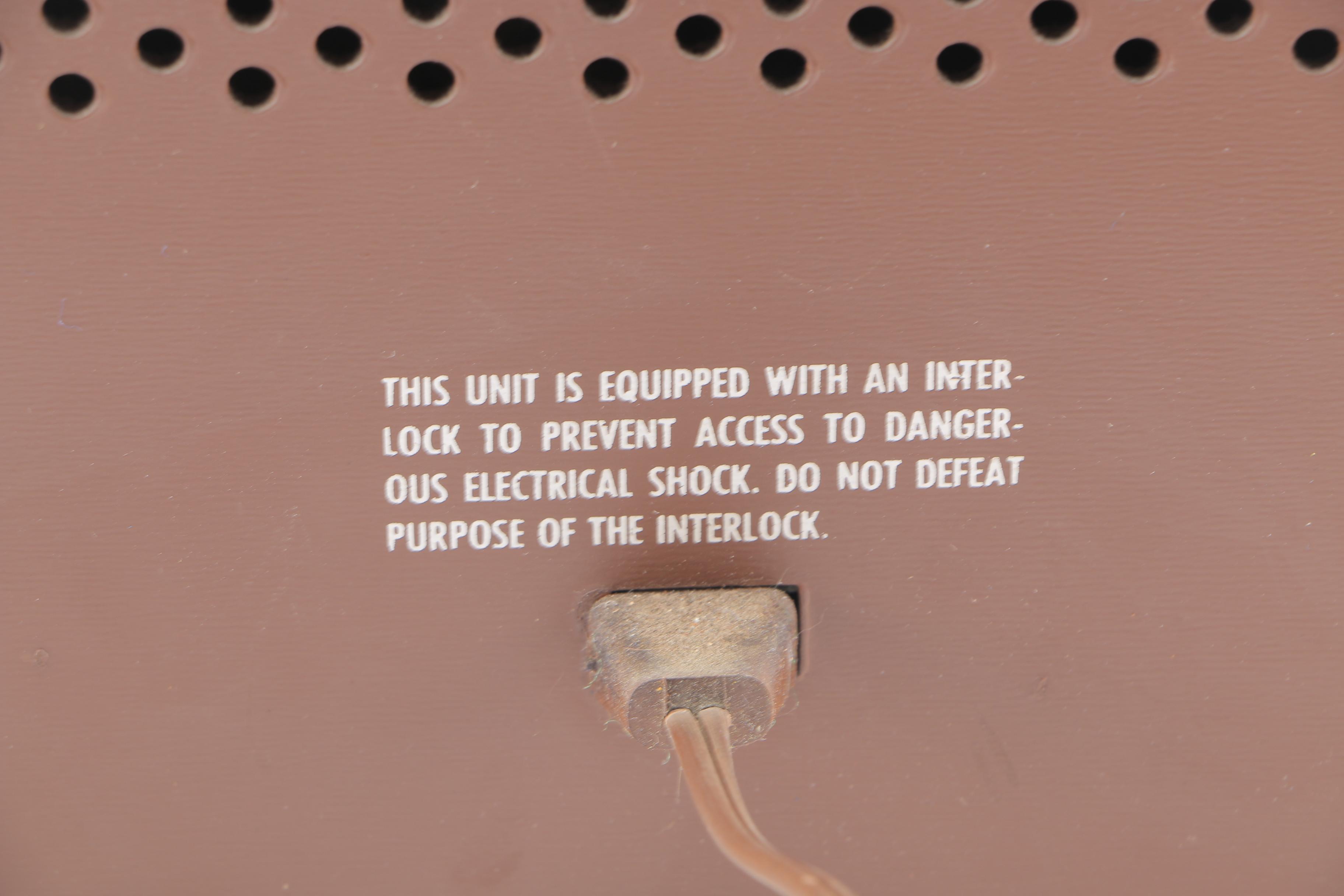 Vintage Magnavox Table Radio