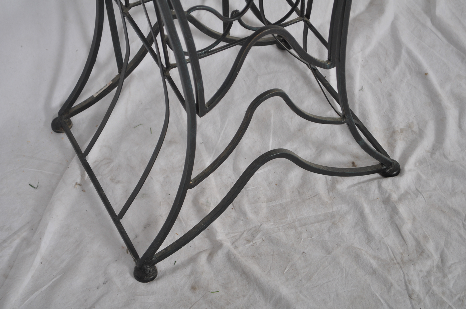 Fish-Shaped Iron Wine Rack