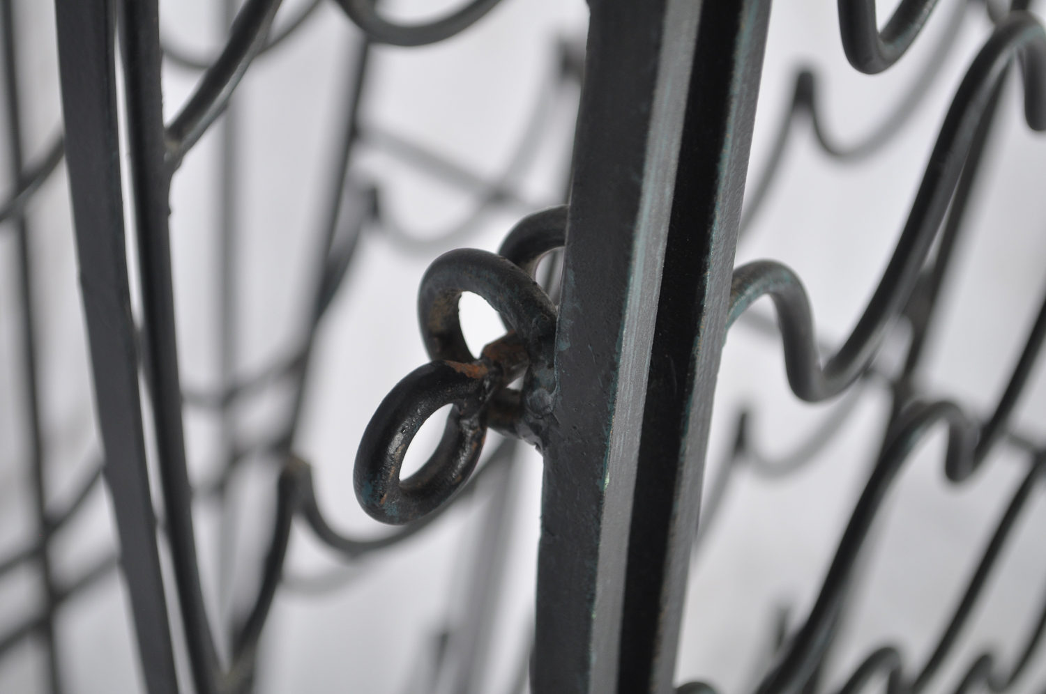 Fish-Shaped Iron Wine Rack