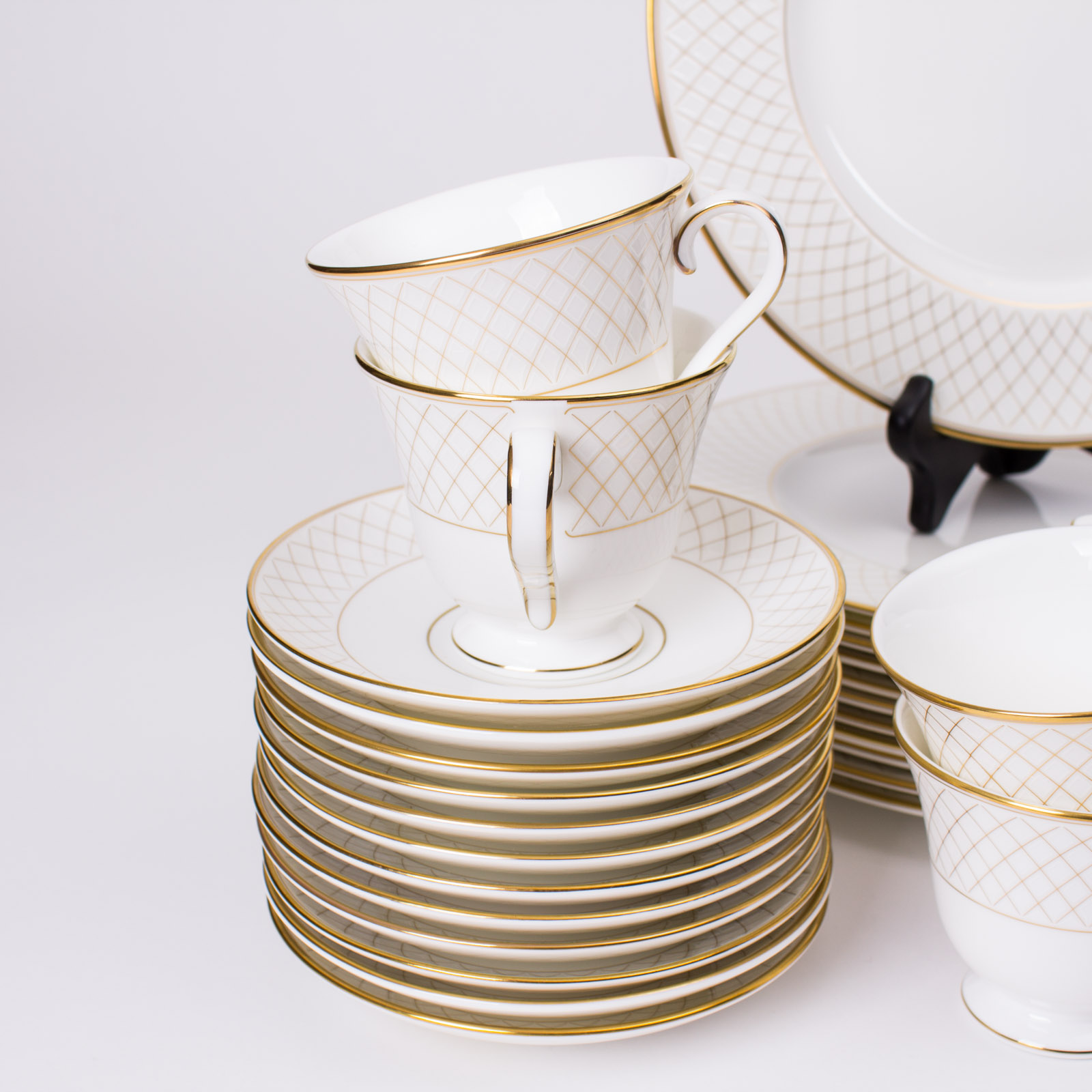 Waterford "Crosshaven" Fine English China Set